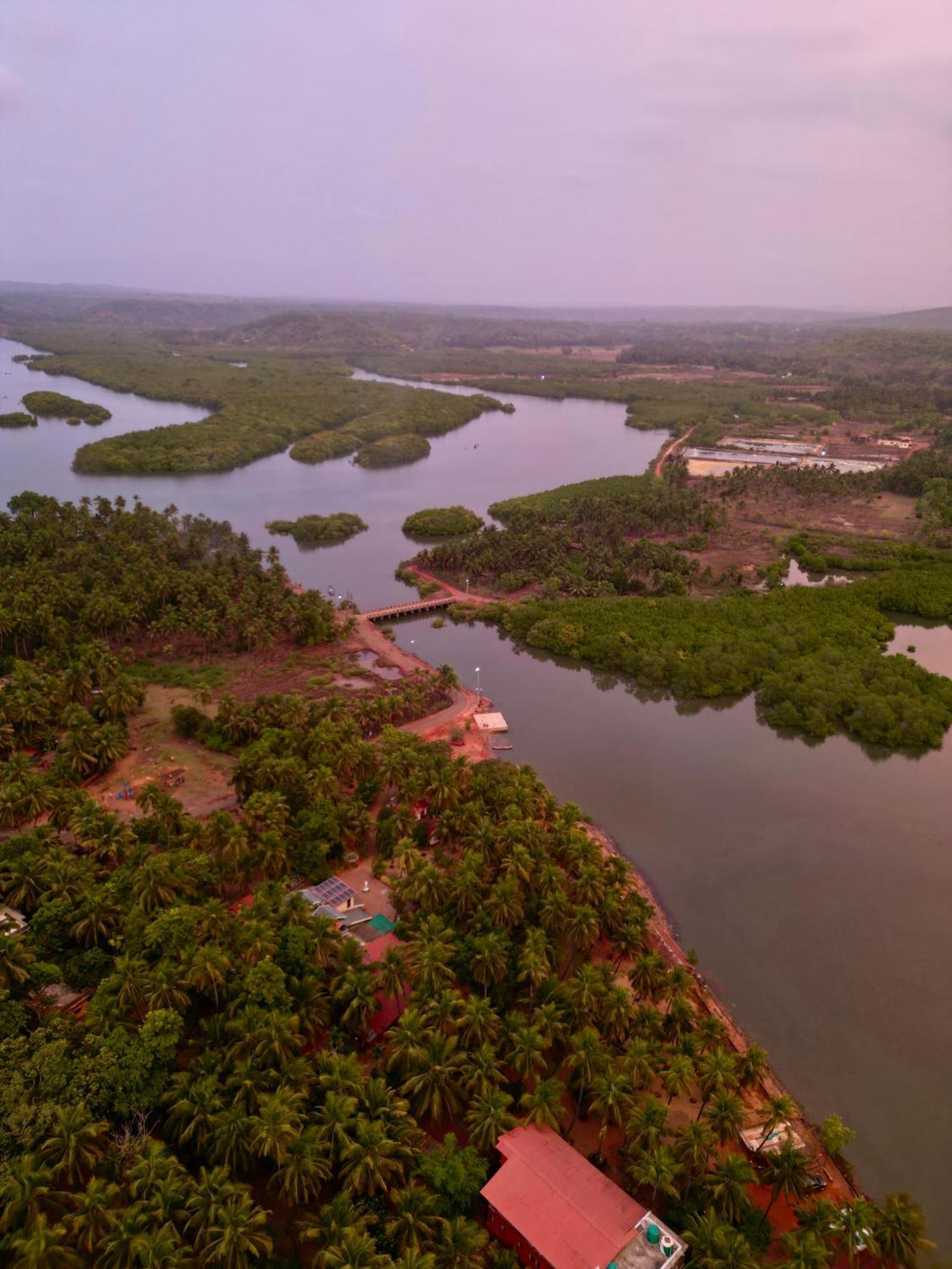 The Mangrove Hotell Achra Exteriör bild
