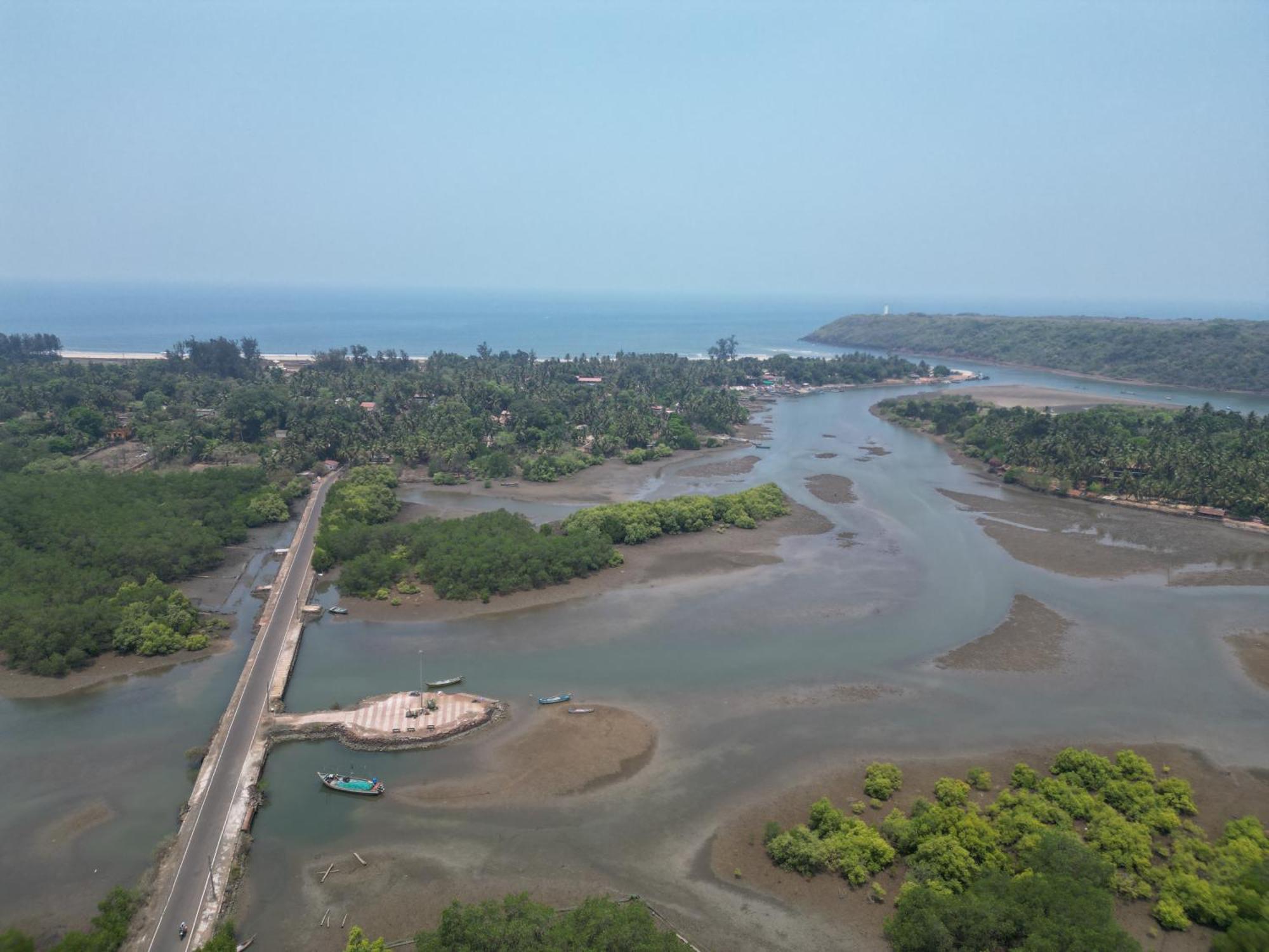 The Mangrove Hotell Achra Exteriör bild